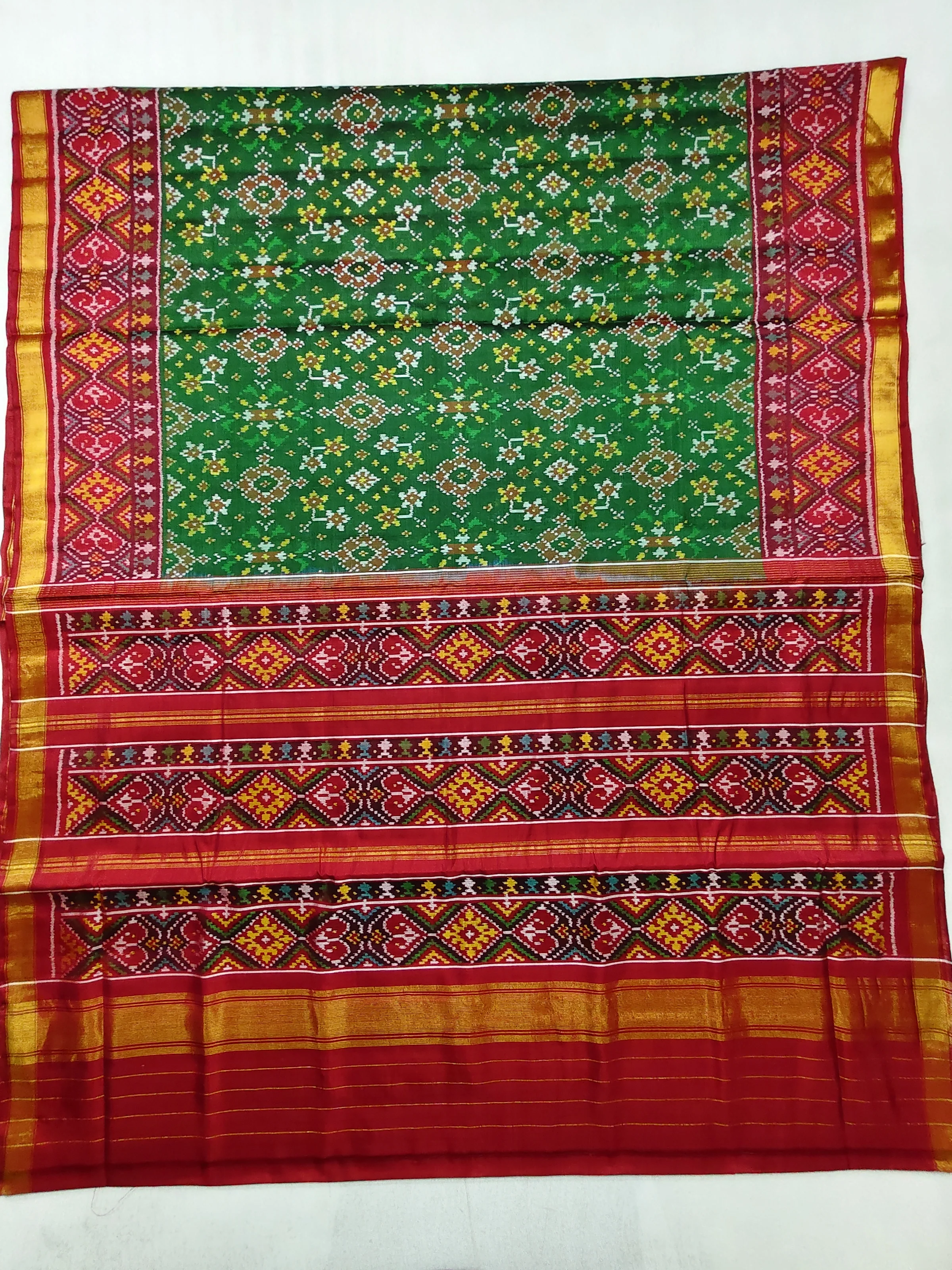 Red Selari Border Green Navratan Motifs Single Ikat Patola Saree with Blouse Piece (6 Ply Silk)