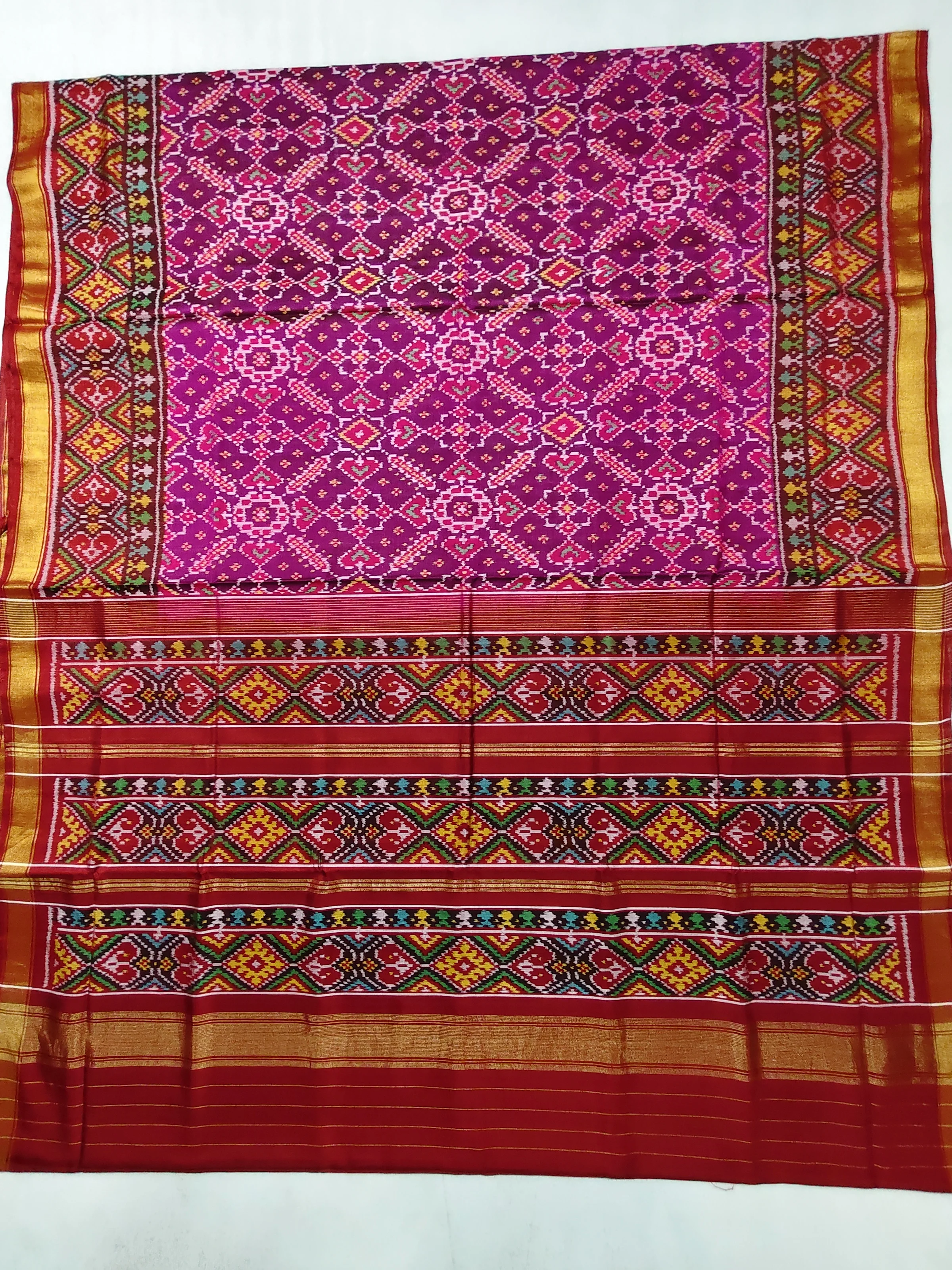 Red Purple Colour Red Selari Border Purple Manekchowk Motifs Single Ikat Patola Saree with Blouse Piece (6 Ply Silk)