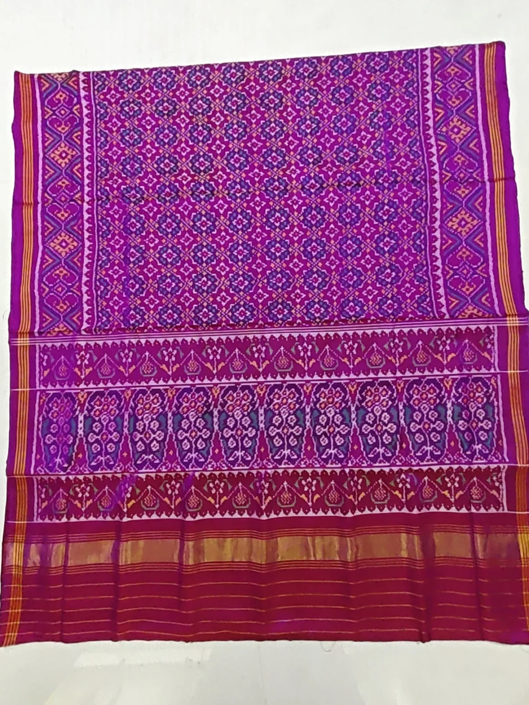 Pink Selari Border Buttonfulbhat Motifs Single Ikat Patola Saree 8 Ply Silk