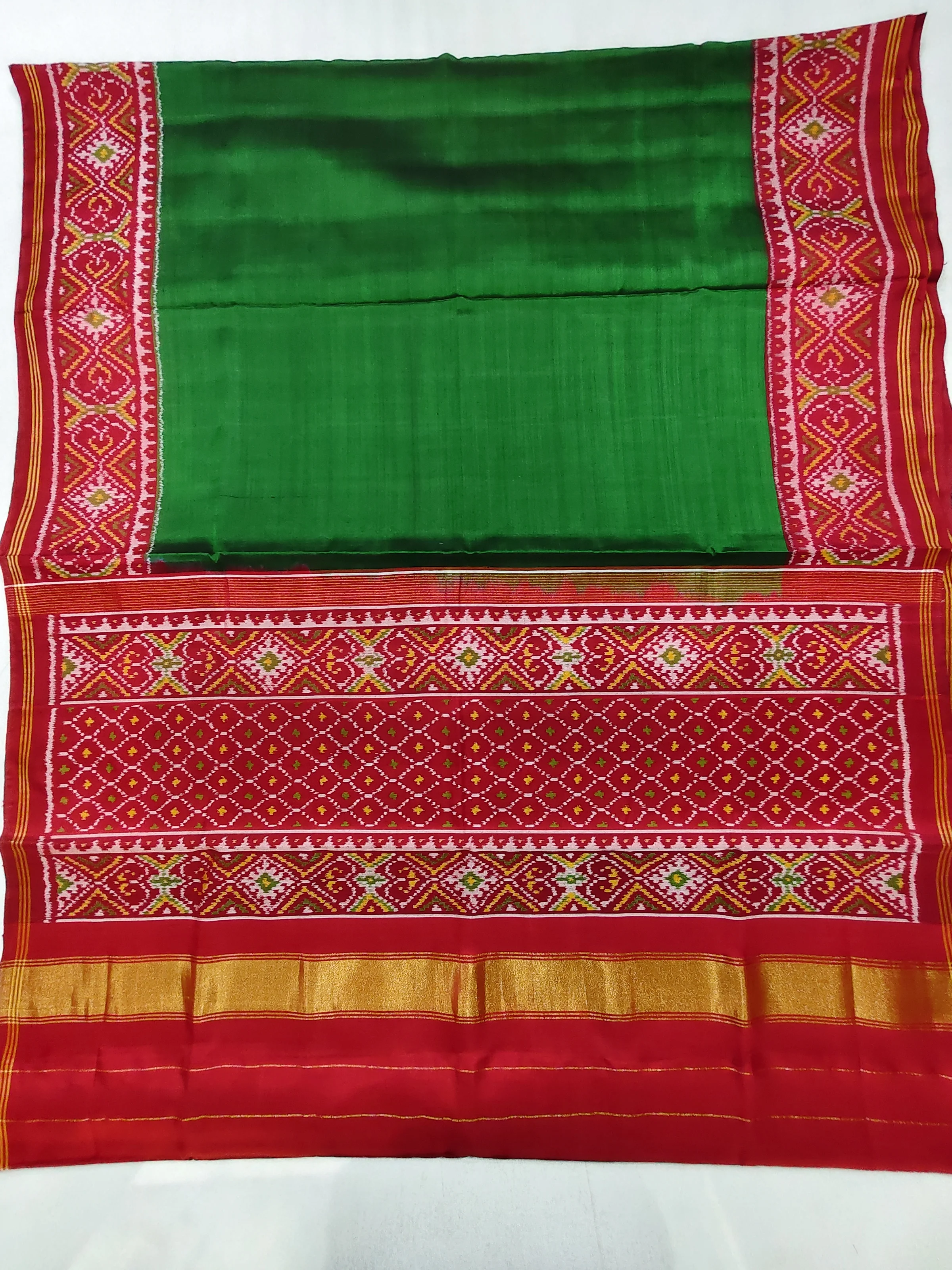 Red Selari Border Green Gala Single Ikat Patola Saree with Designer Blouse Piece (8 Ply Silk)