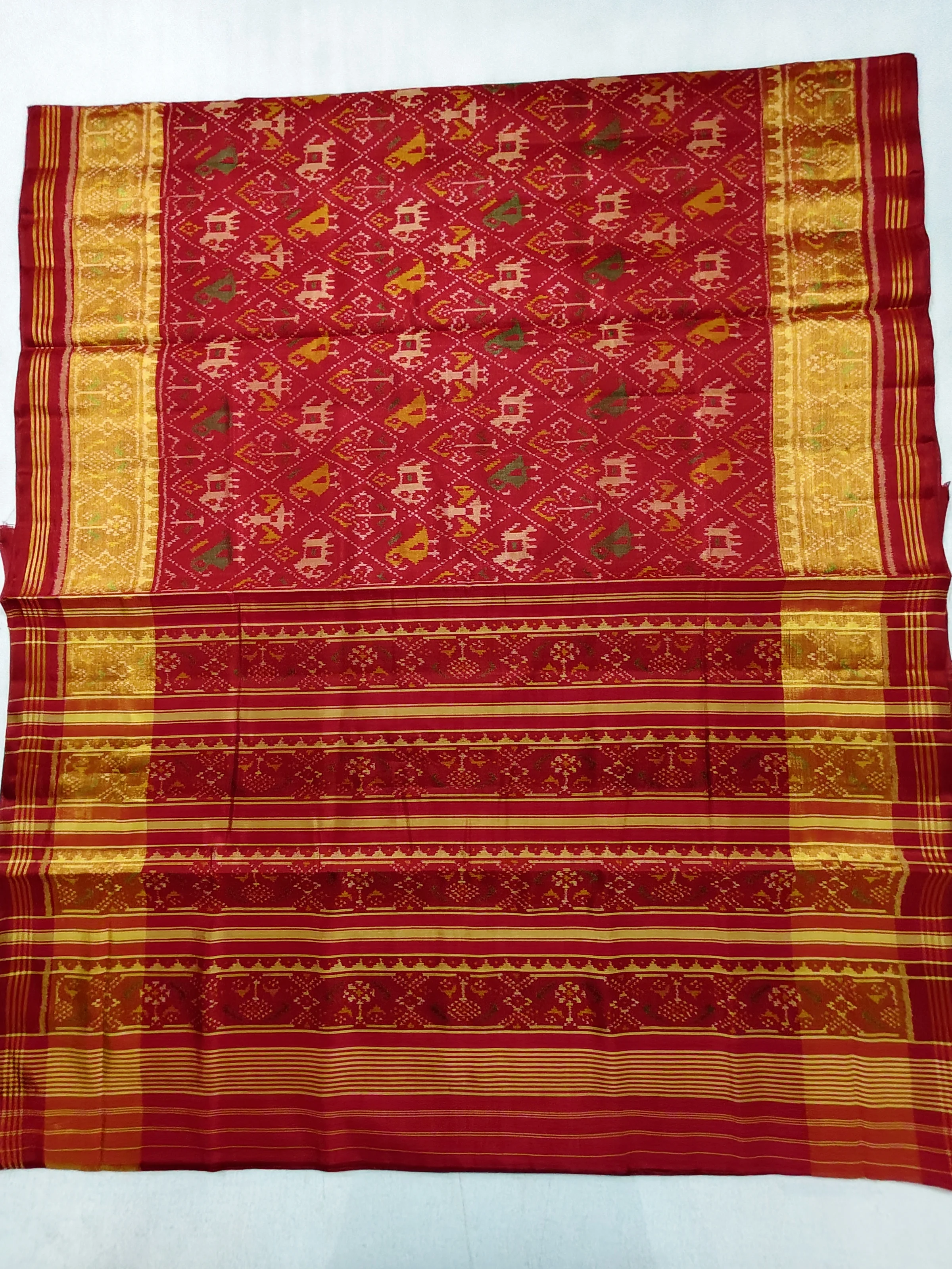 Red Ghughra Border Nanu Narikunj Motifs Single Ikat Patola Saree with Blouse Piece (6 Ply Silk)