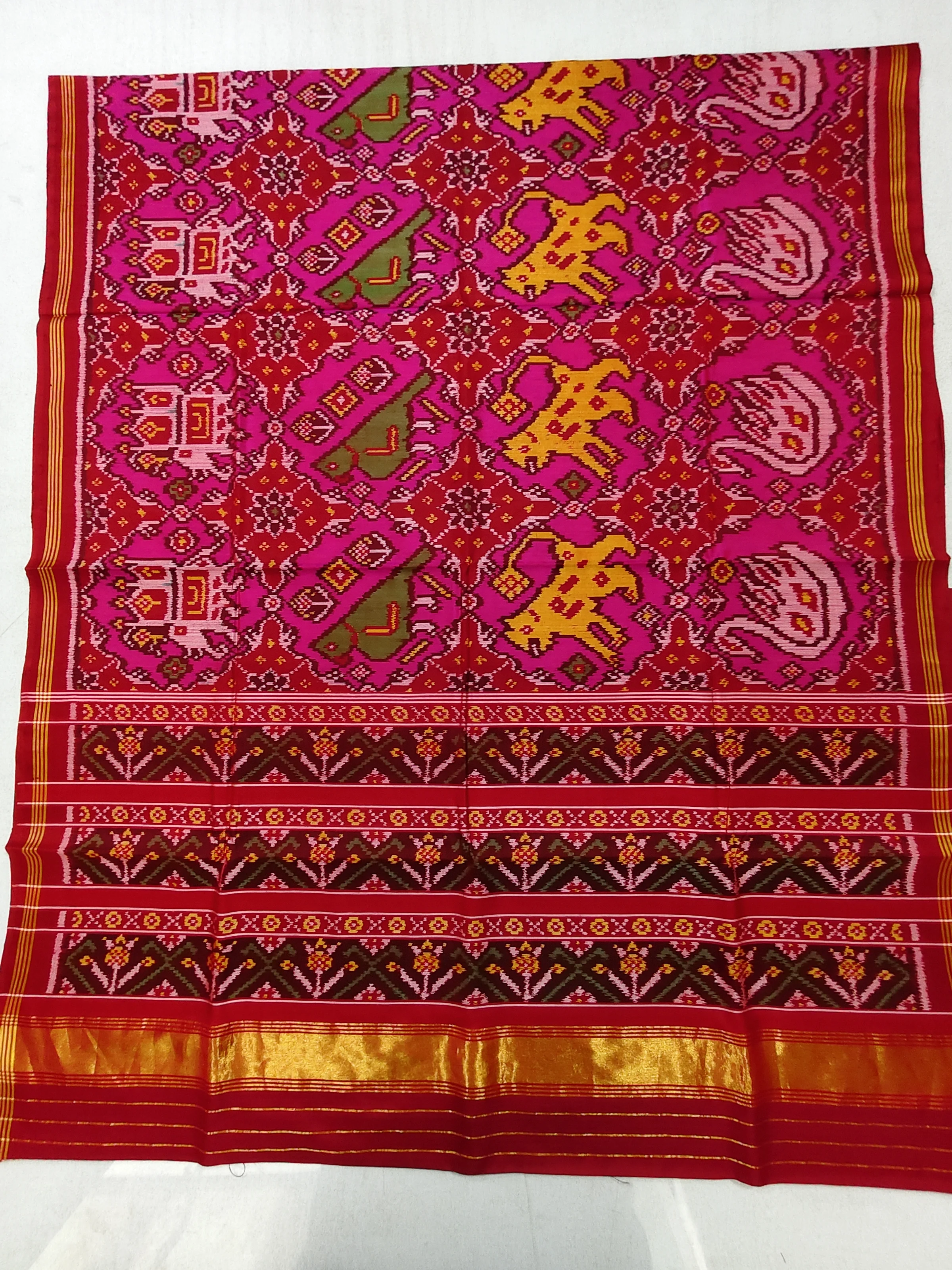 Red Pink Big Animal Chabdi Motifs Single Ikat Patola Saree with Blouse Piece (8 Ply Silk)