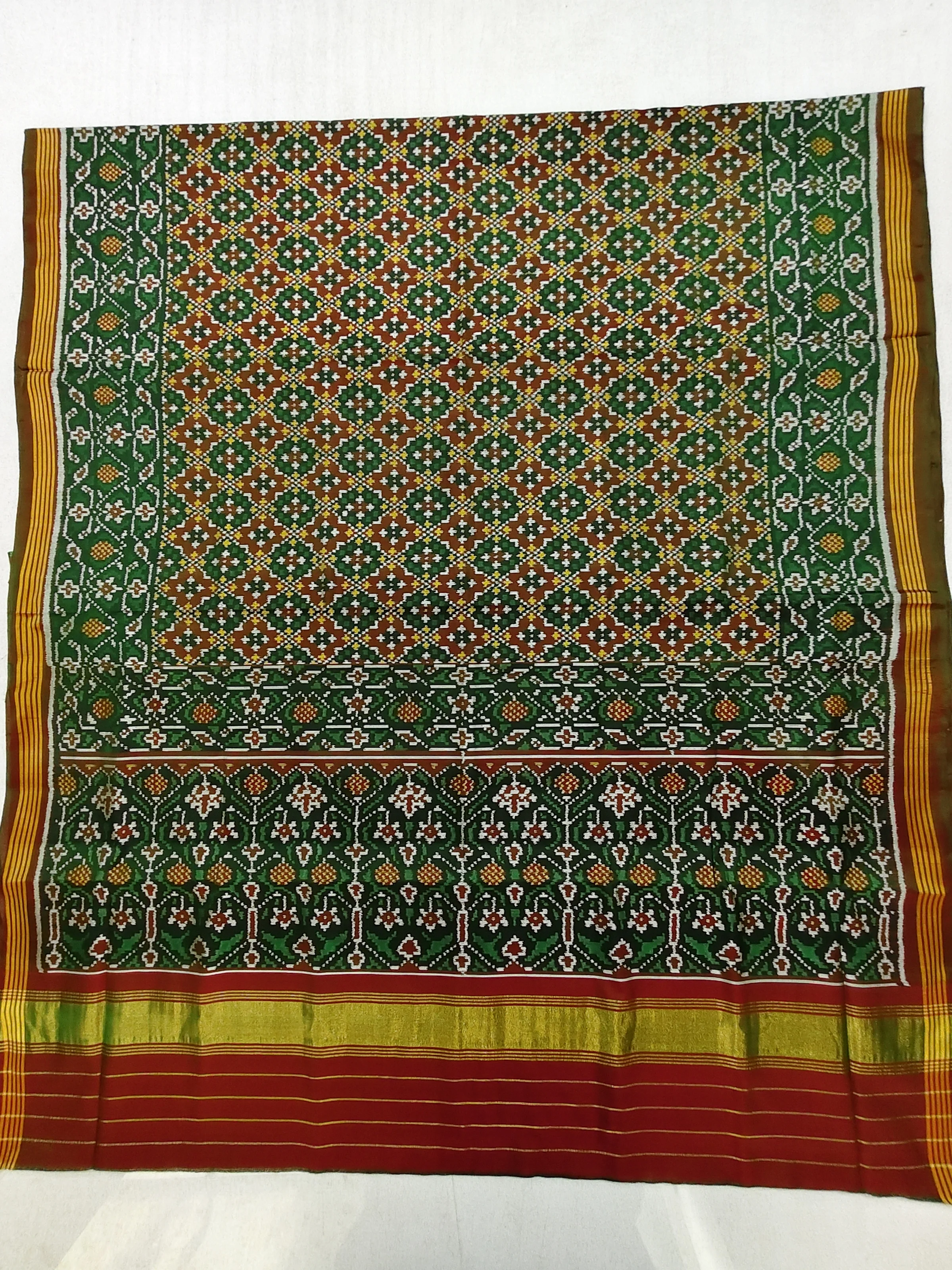 Green Jad Border Buttonfulbhat Motifs Single Ikat Patola Saree 8 Ply Silk