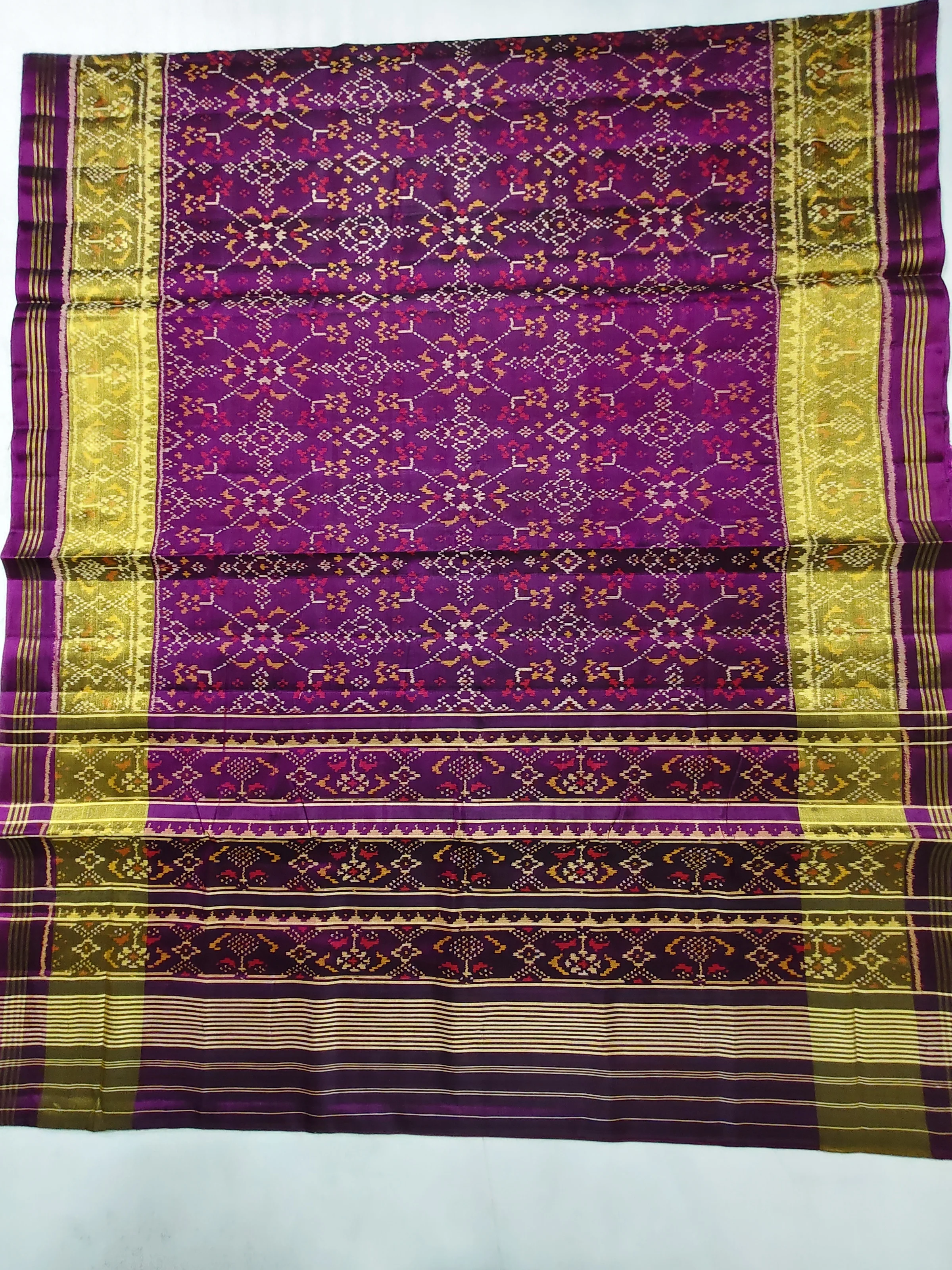 Purple Ghughra Border Navratan Motifs Single Ikat Patola Saree with Blouse Piece (6 Ply Silk)