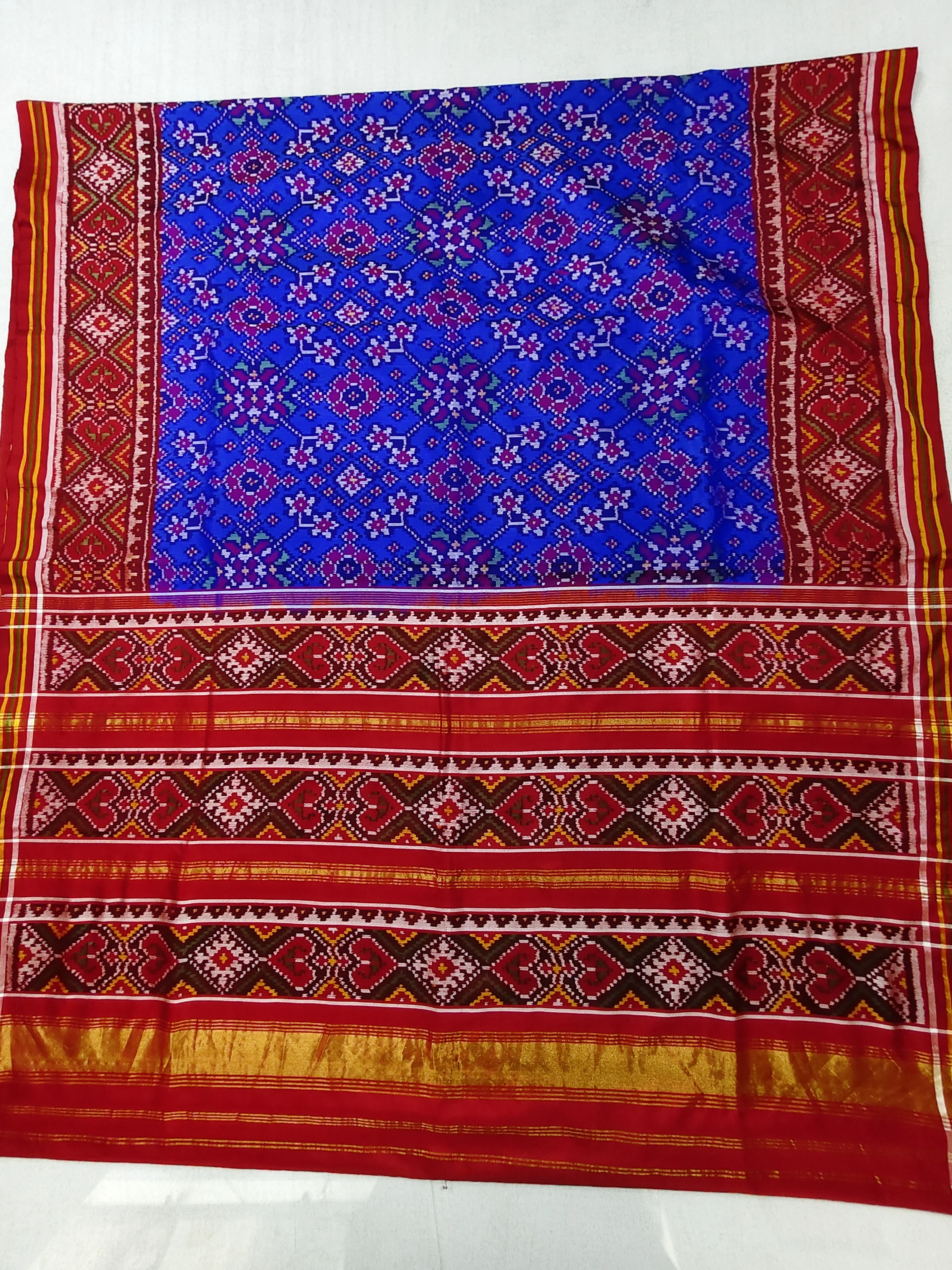 Red Selari Border Blue Navratan Motifs Single Ikat Patola Saree with Blouse Piece (8 Ply Silk)