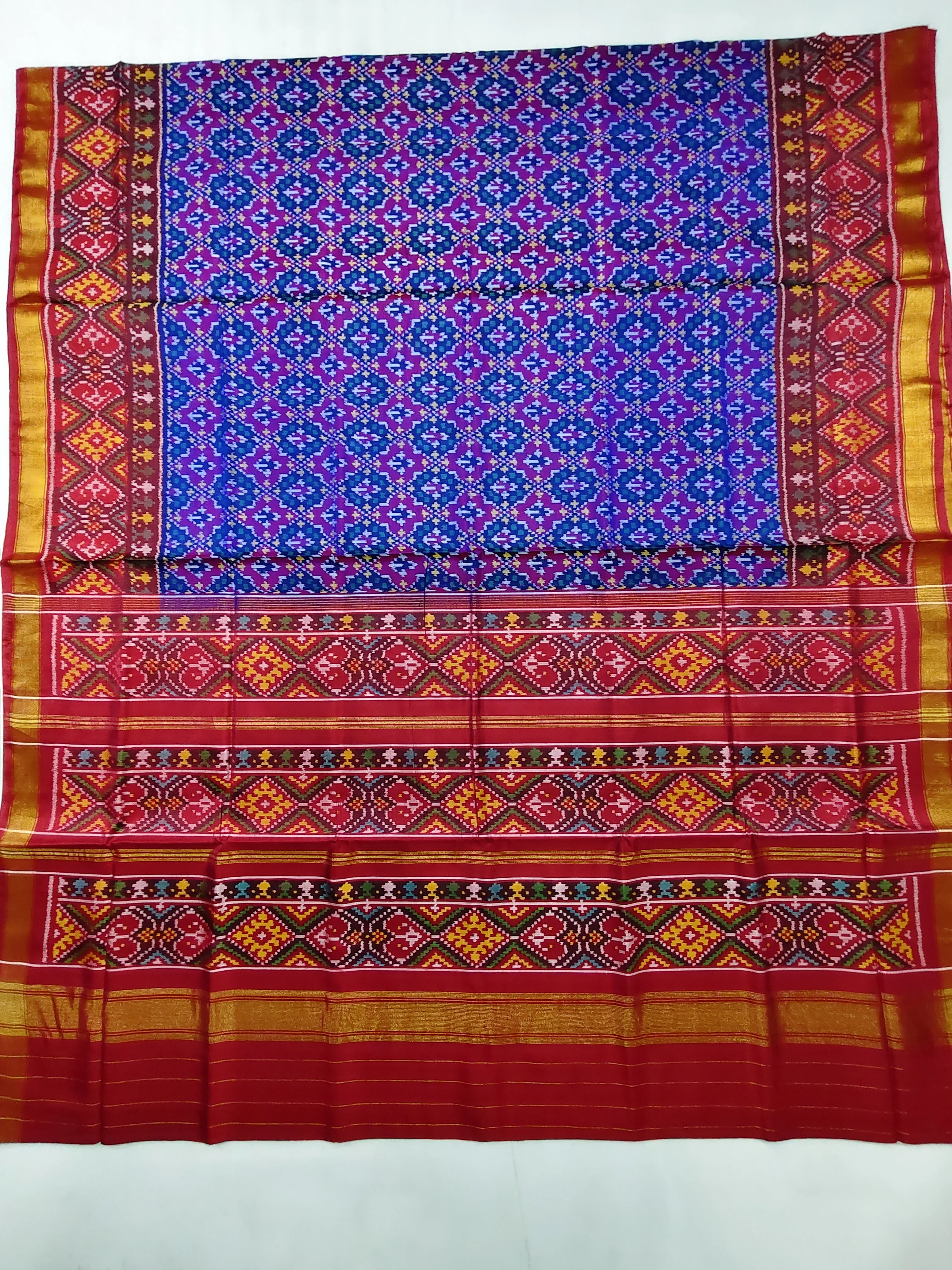 Red Blue Colour Red Selari Border Blue Buttonful Bhat Motifs Single Ikat Patola Saree with Blouse Piece (6 Ply Silk)