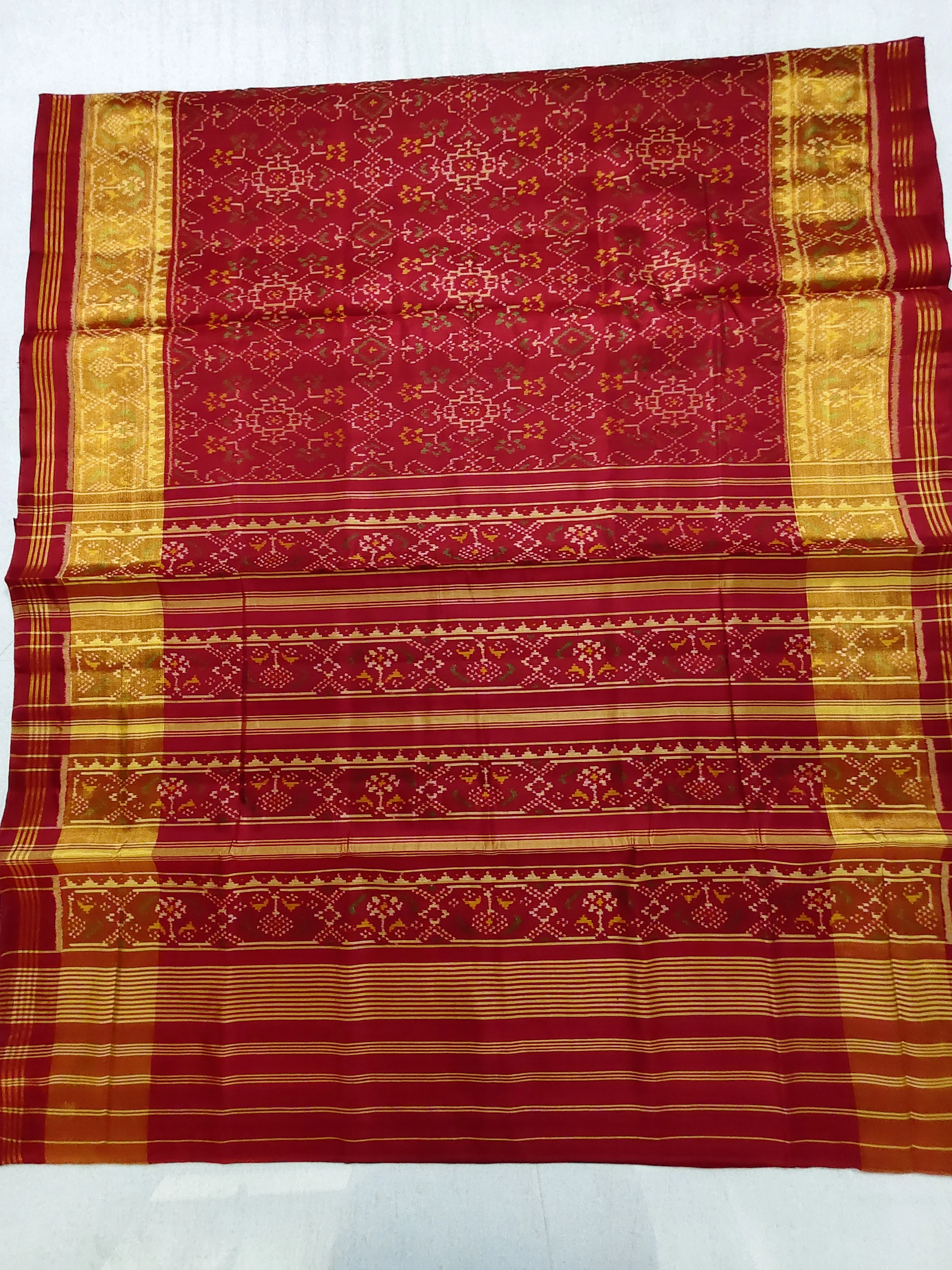 Red Ghughra Border Navratan Manekchowk Mix Motifs Single Ikat Patola Saree 6 Ply Silk