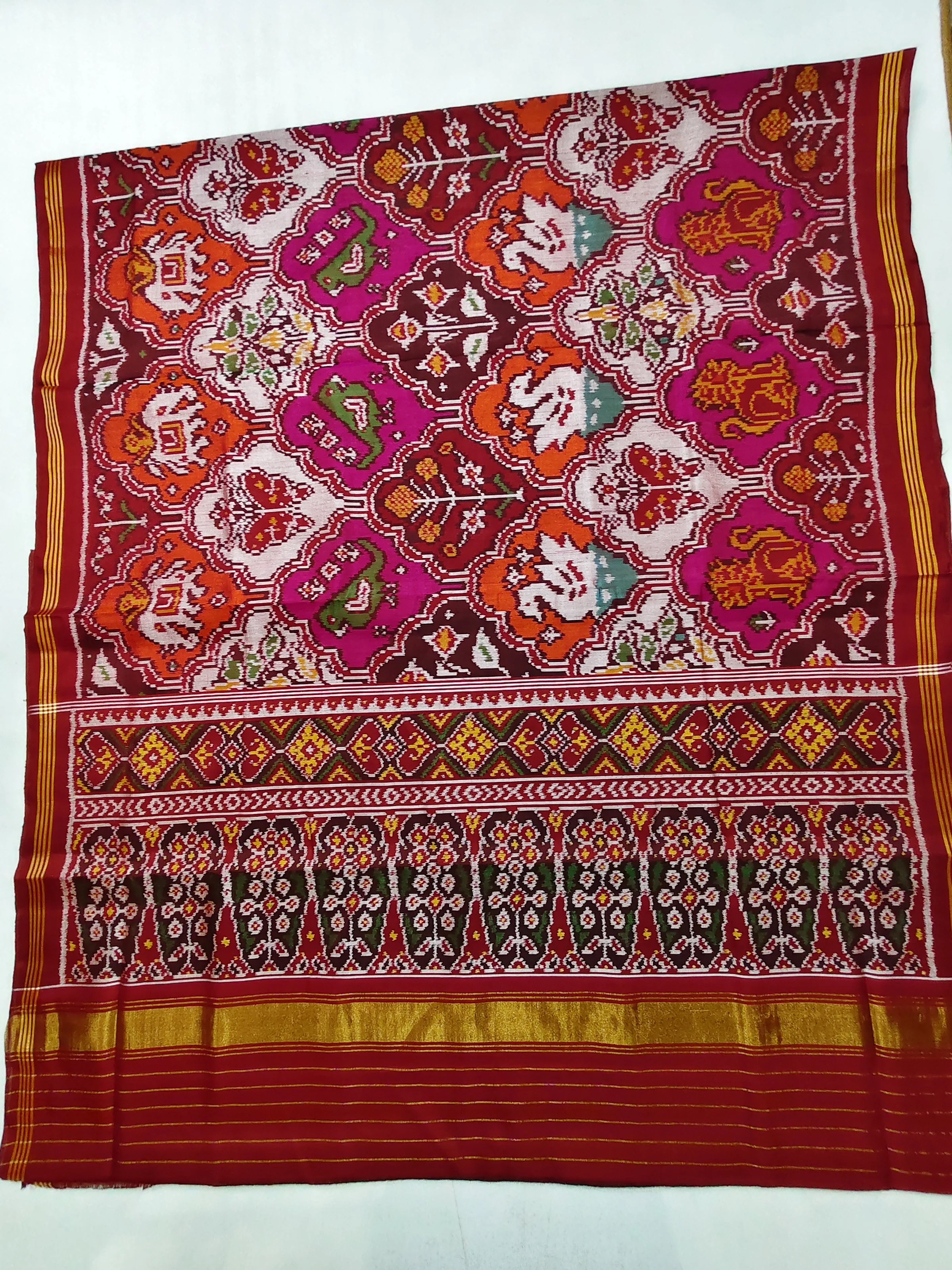 Multi Animal Motifs with Selari Border and Tulsi Pallu Single Ikat Patola Saree with Blouse Piece (8 Ply Silk)