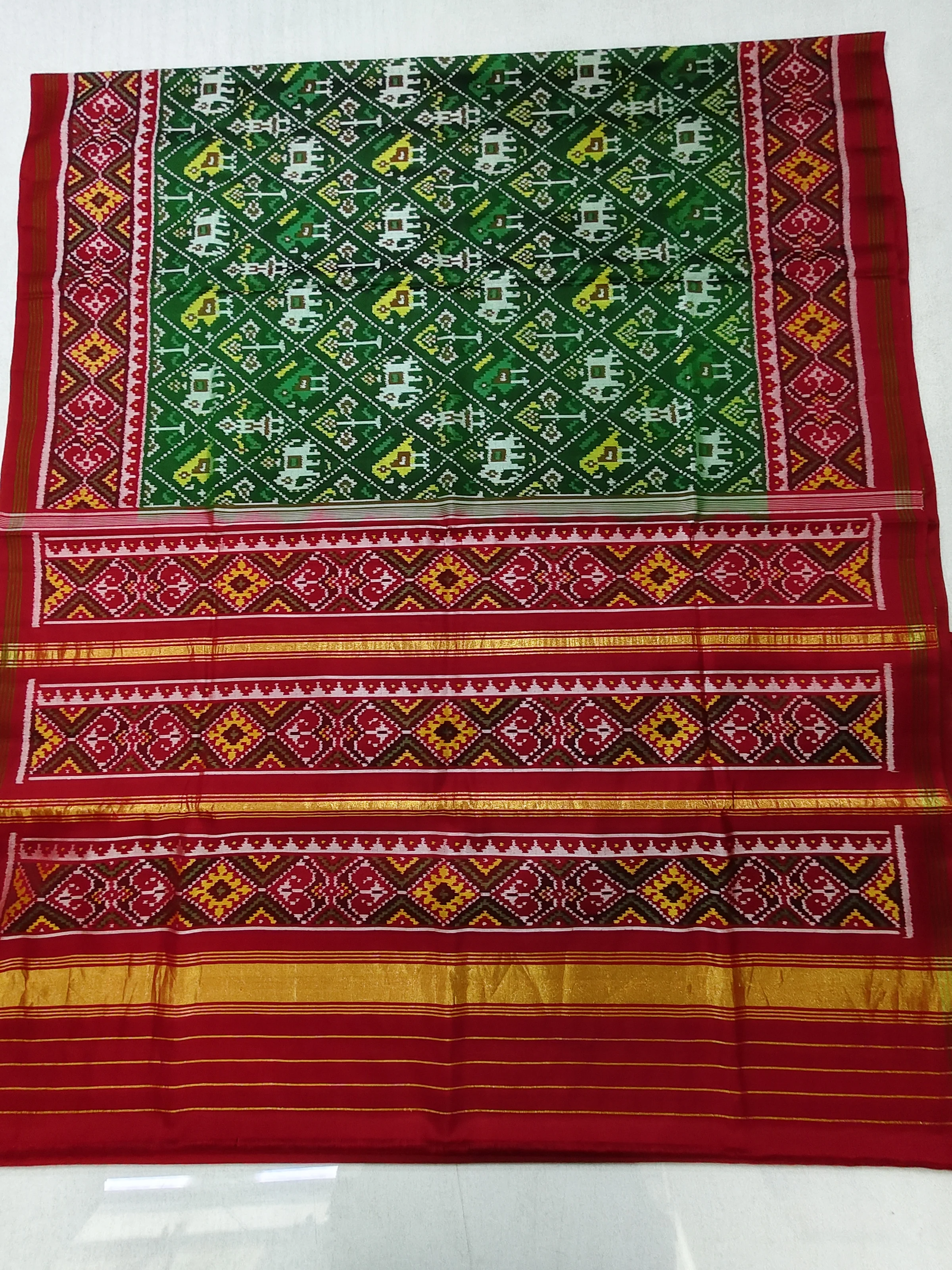 Red Selari Border Green Nanu Narikunj Single Ikat Patola Saree with Tulsi Pallu (8 Ply Silk)