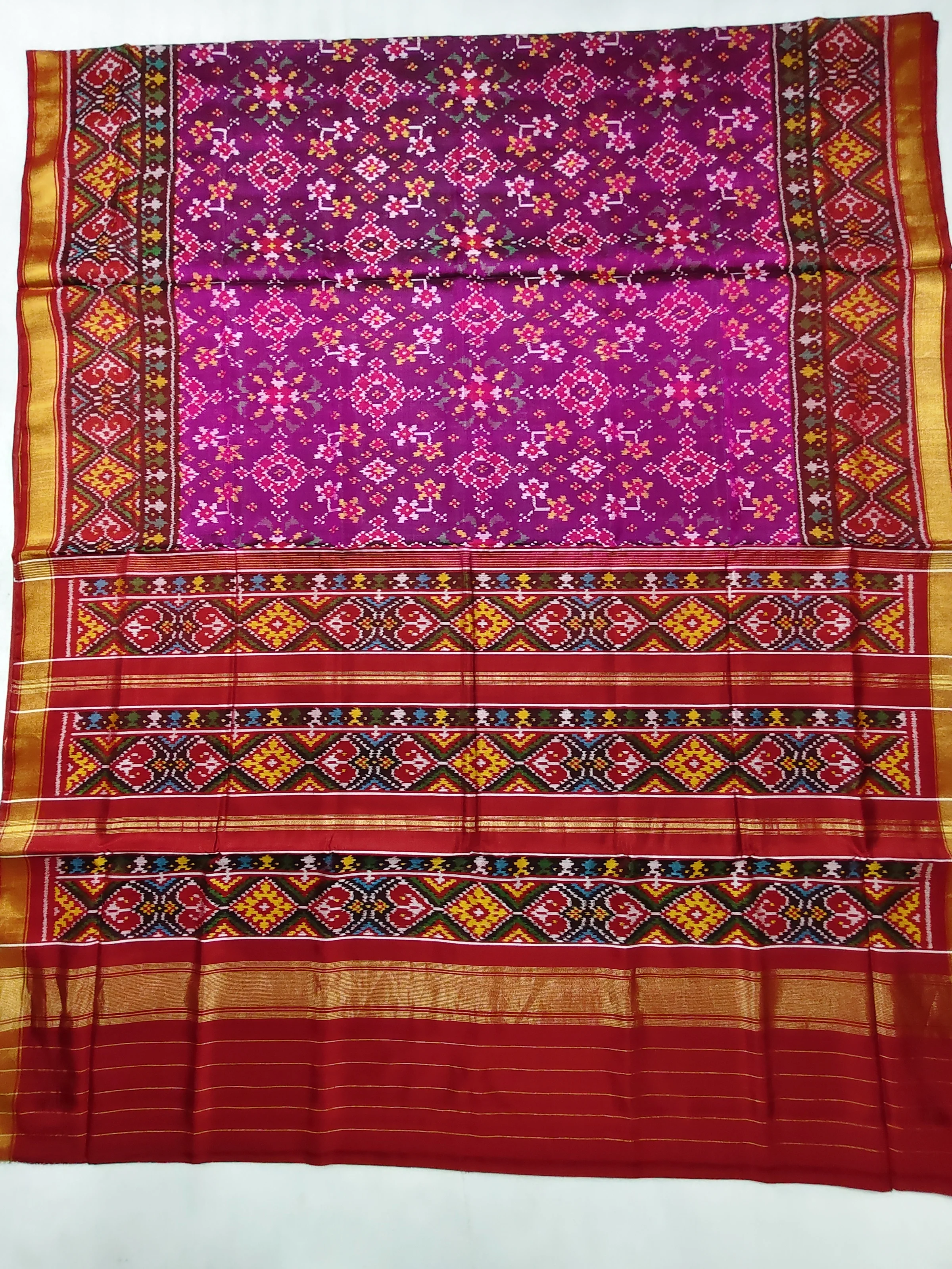 Red Purple Colour Red Selari Border Purple Navratan Motifs Single Ikat Patola Saree with Blouse Piece (6 Ply Silk)