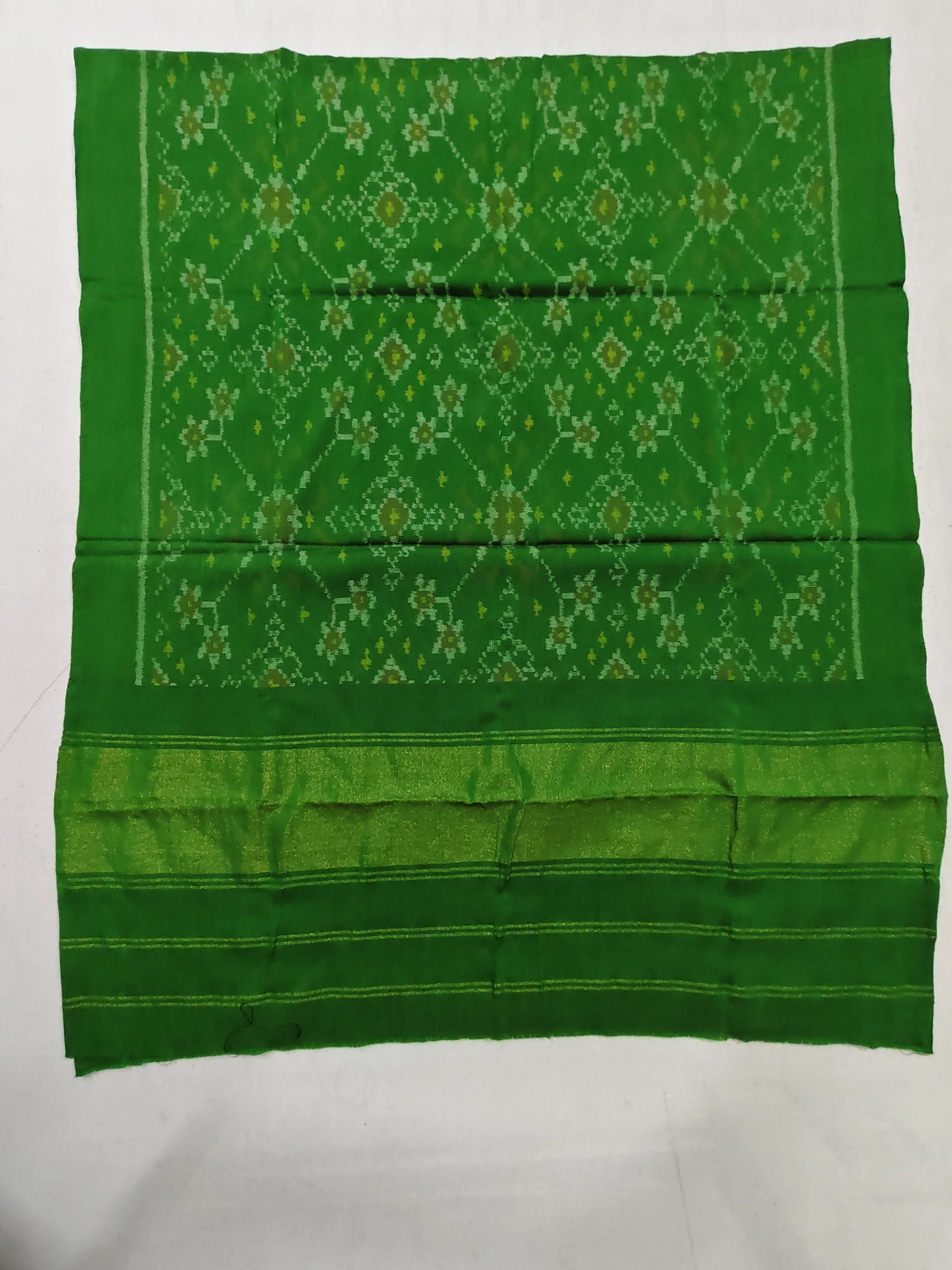 Green Woollen Shawl with Navratan Motifs – 2.25 Meter Length