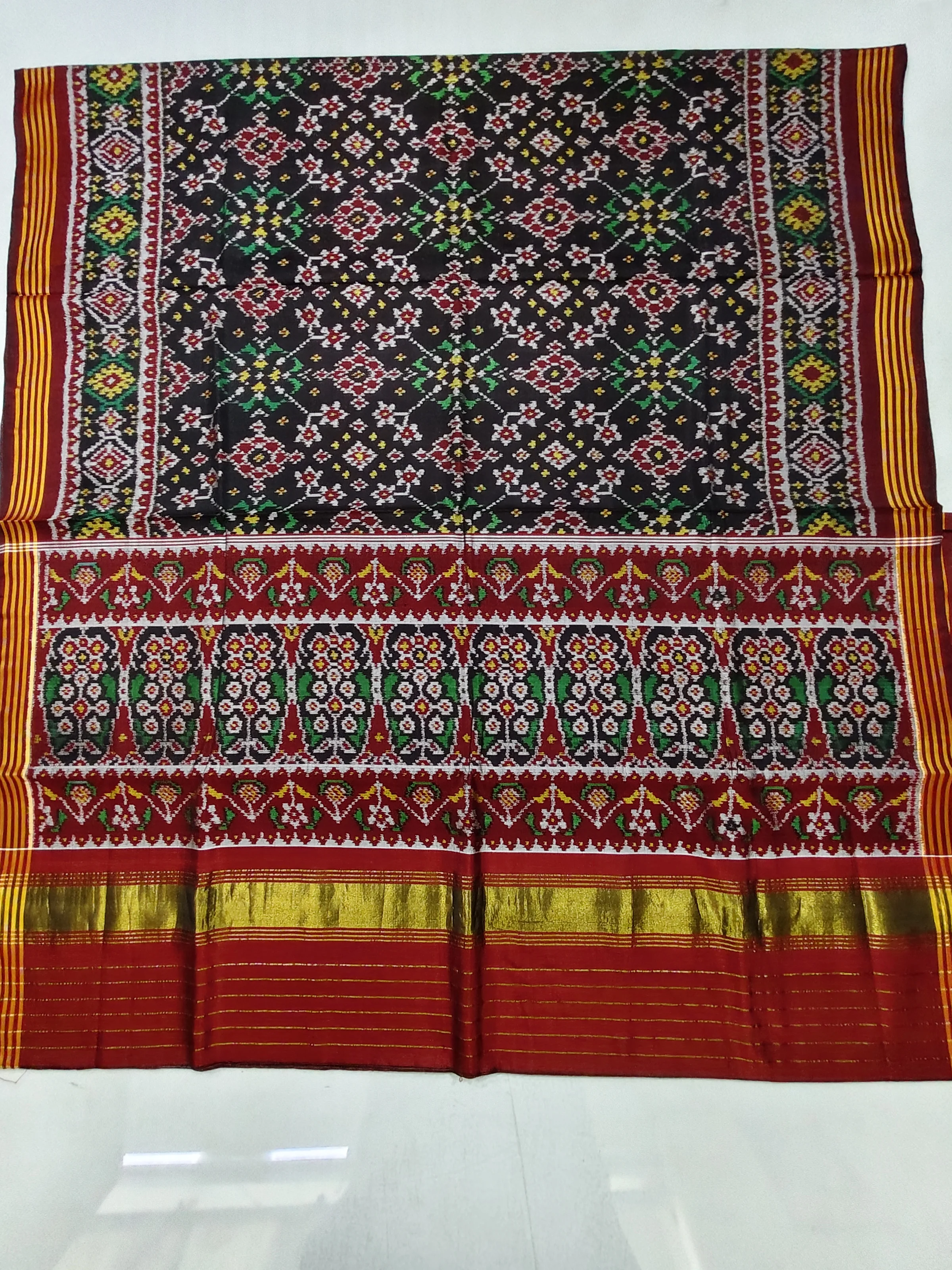 Black Ratanchowk Border Navratan Motifs Single Ikat Patola Saree with Blouse Piece (8 Ply Silk)