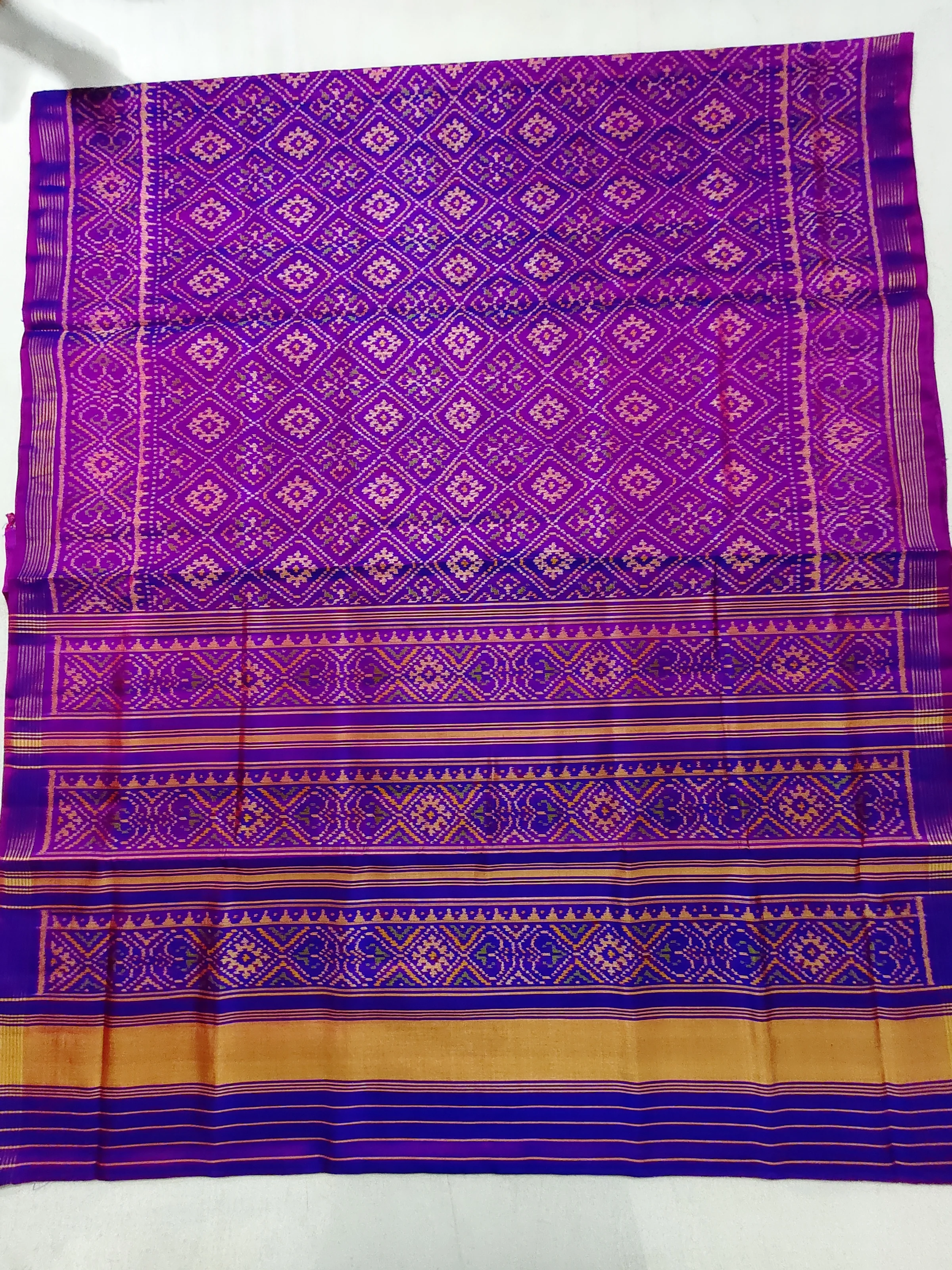 Bluish Pink Selari Border Chandabhat Motifs Single Ikat Patola Saree with Blouse Piece (6 Ply Silk)