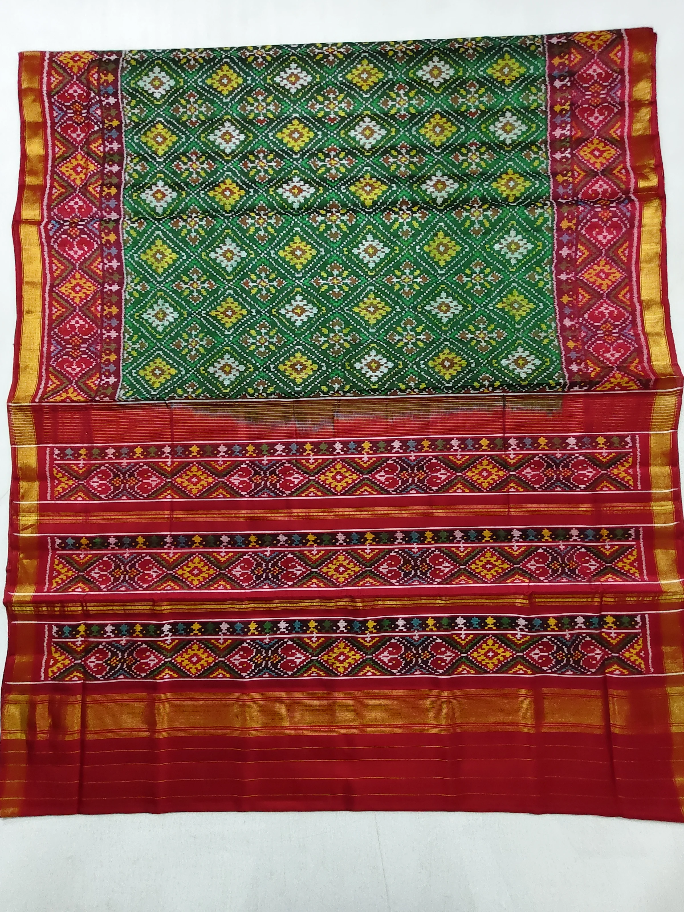 Red Selari Border Green Chandabhat Motifs Single Ikat Patola Saree with Blouse Piece (6 Ply Silk)