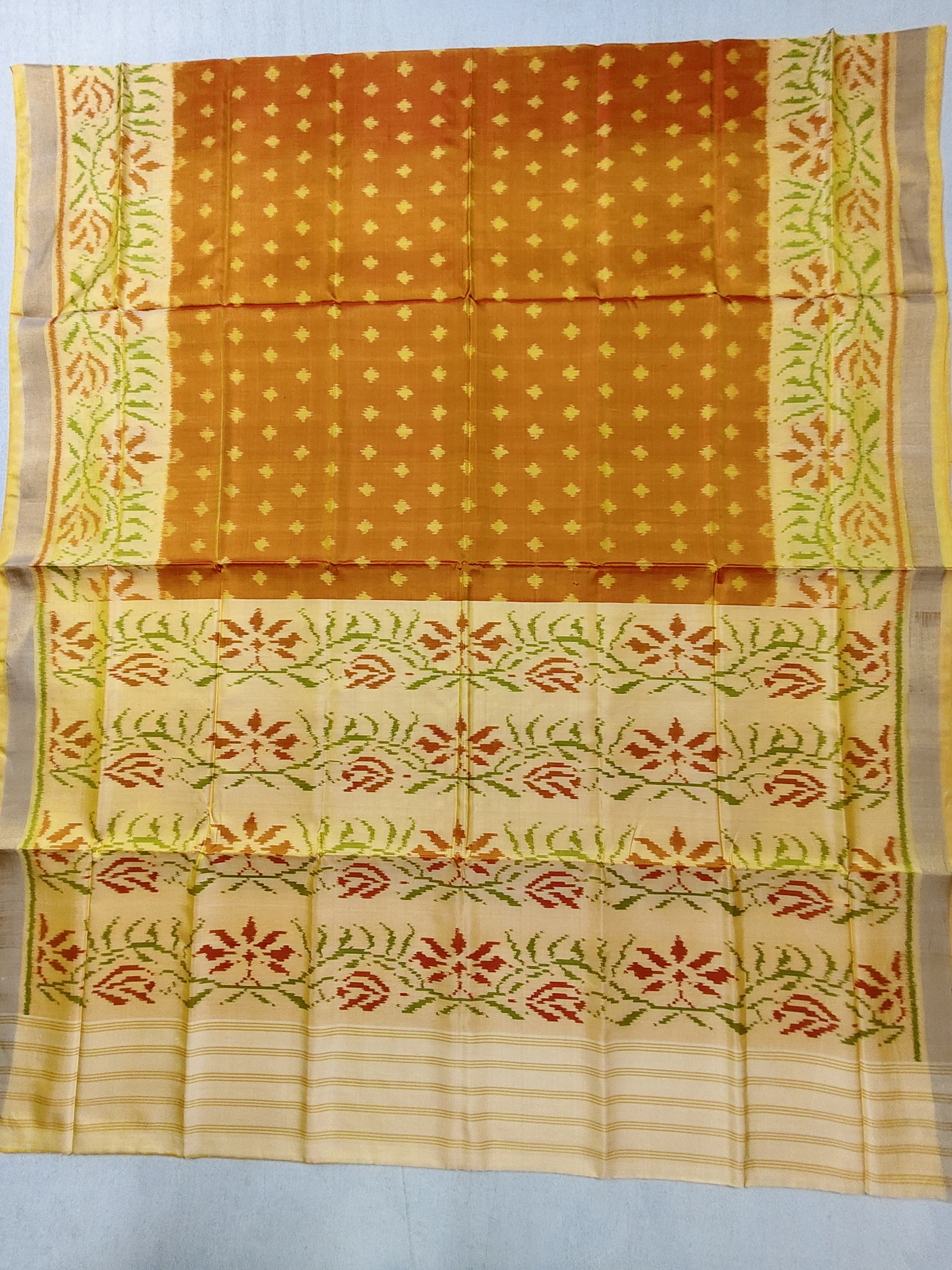 Yellowish White Mustard Fancy Fusion Single Ikat Patola Saree with Blouse Piece (6 Ply Silk)