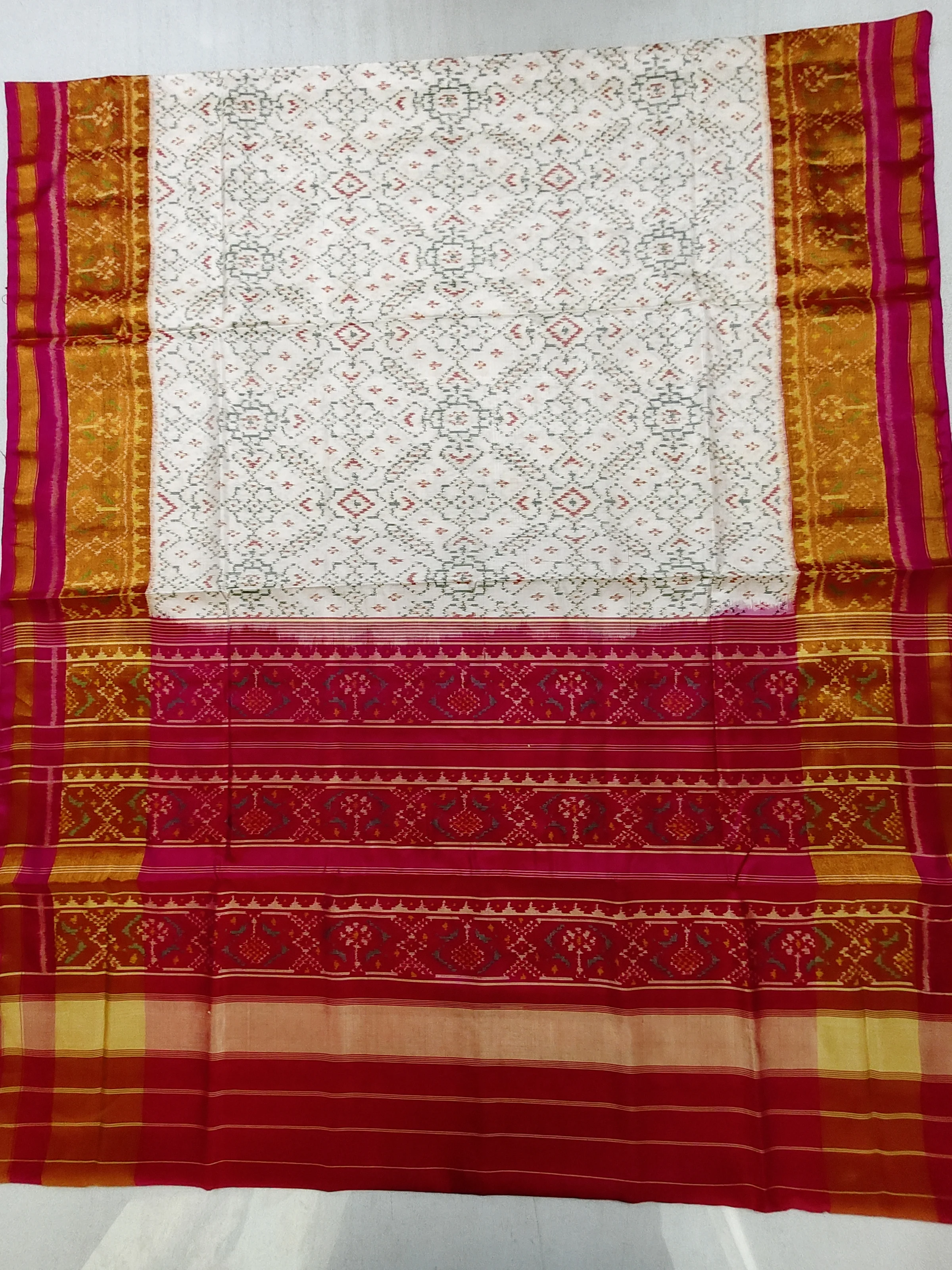 Pink White Ghughra Border Manekchowk Motifs Single Ikat Patola Saree with Blouse Piece (6 Ply Silk)