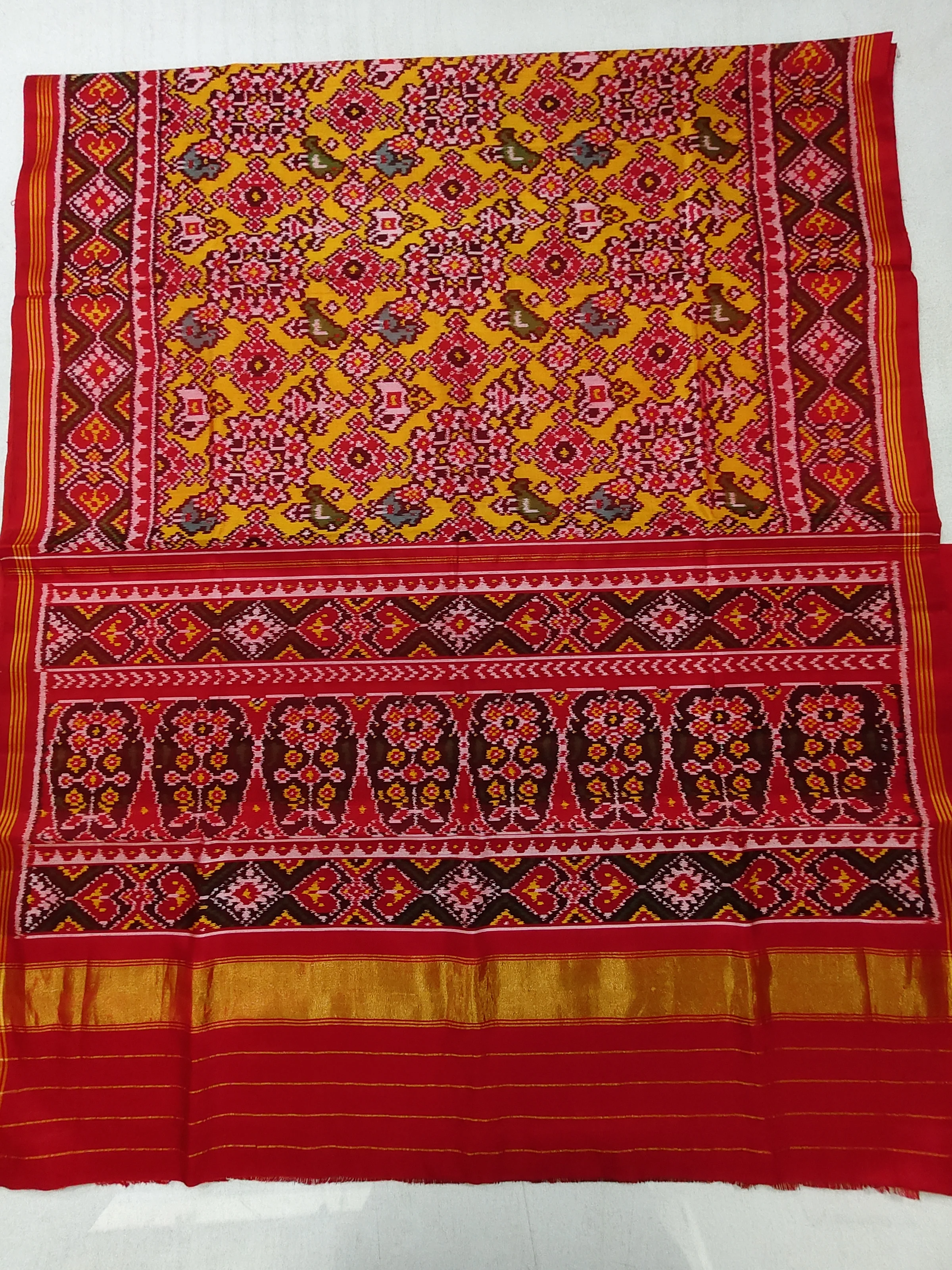 Red Mustard Selari Border Navratan Animal Motifs Single Ikat Patola Saree with Blouse Piece (8 Ply Silk)