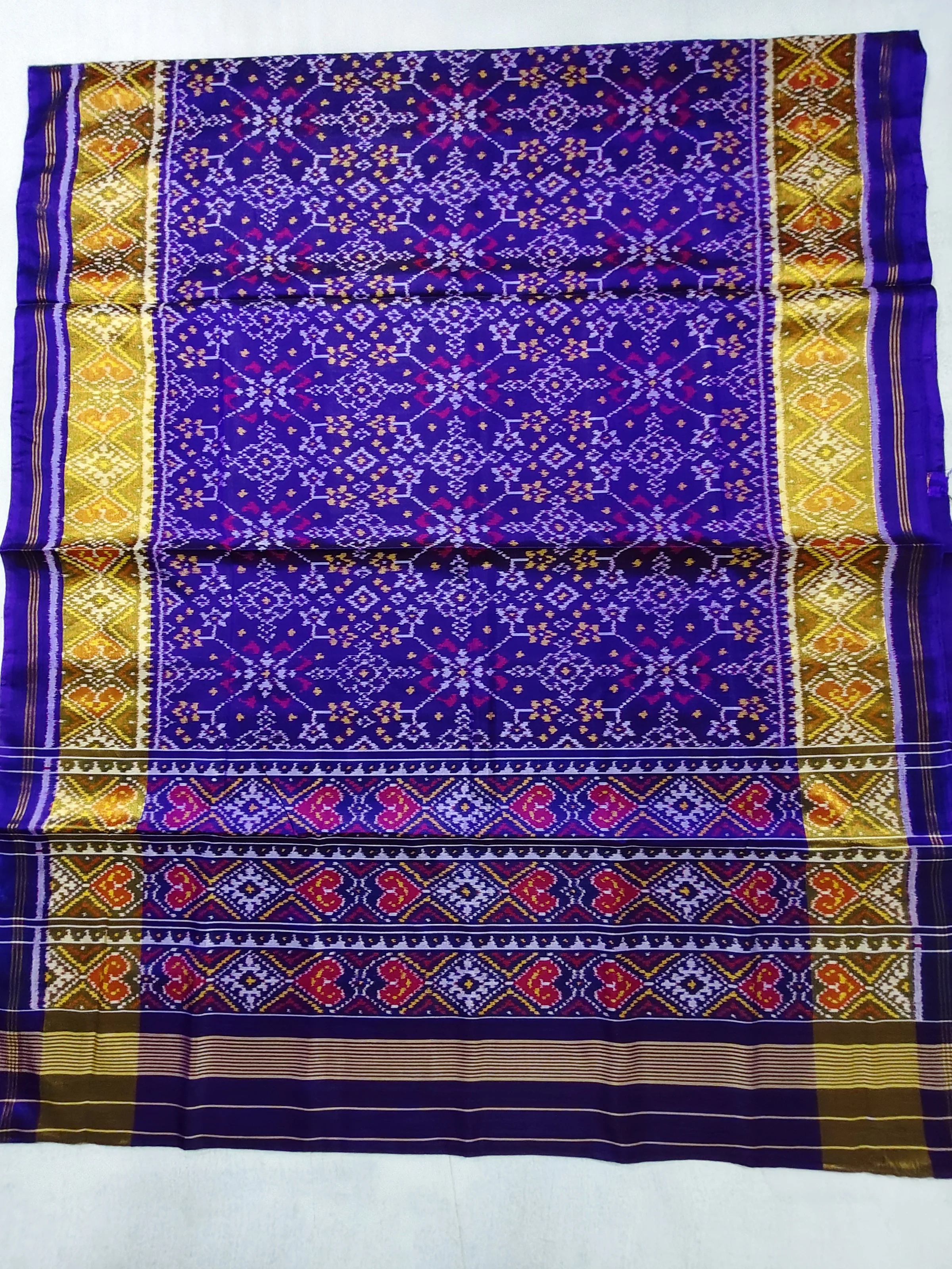 Jamli Colour Selari Border Navratan Motifs Single Ikat Patola Saree with Blouse Piece (6 Ply Silk)