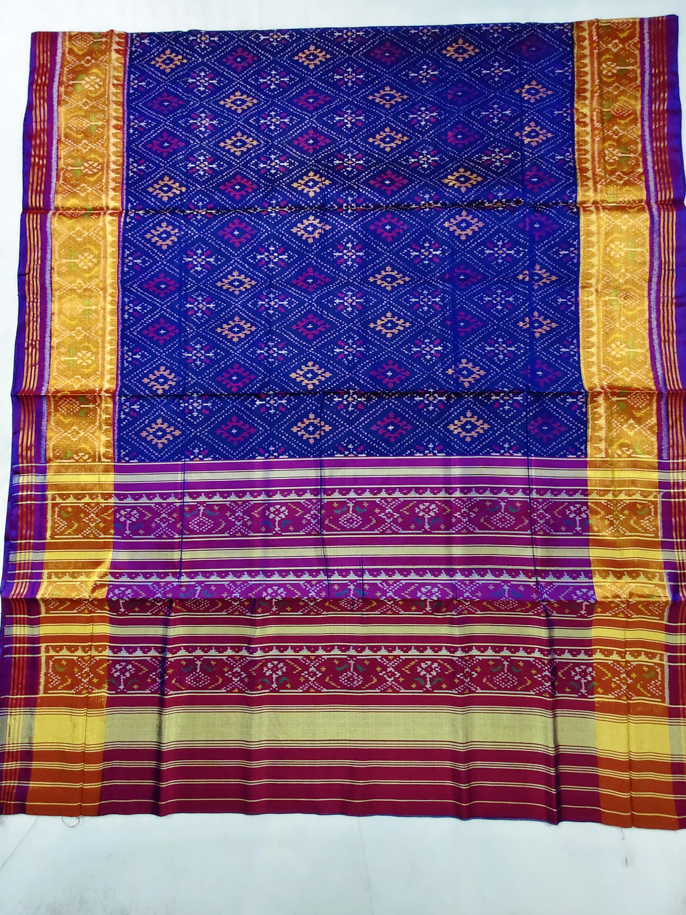 Bluish Red Shade Blue Ghughra Border Chandabhat Motifs Single Ikat Patola Saree with Blouse Piece (6 Ply Silk)