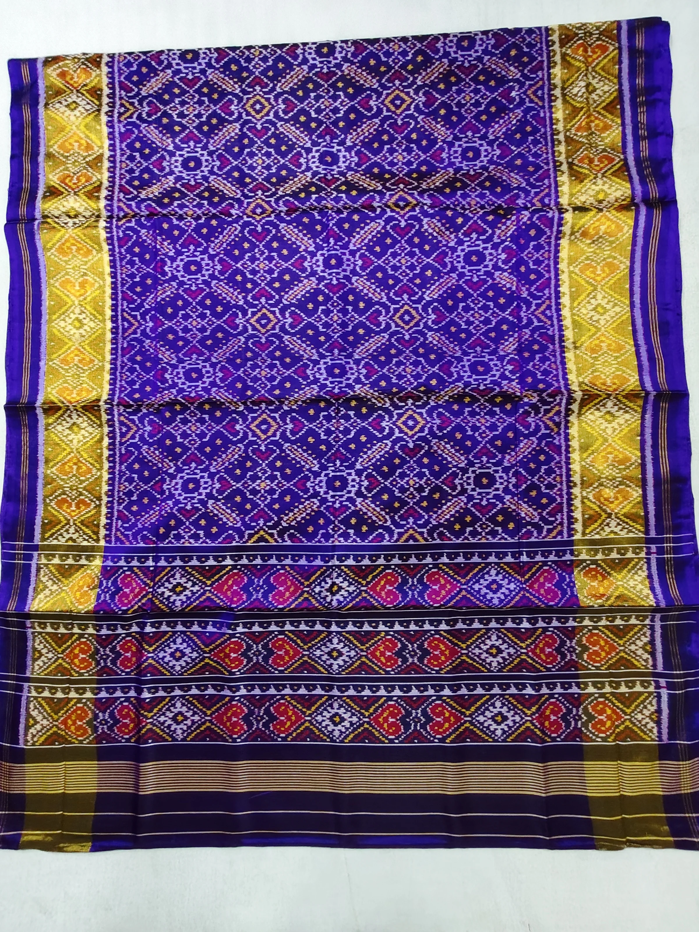 Jamli Selari Border Manekchowk Motifs Single Ikat Patola Saree with Blouse Piece (6 Ply Silk)