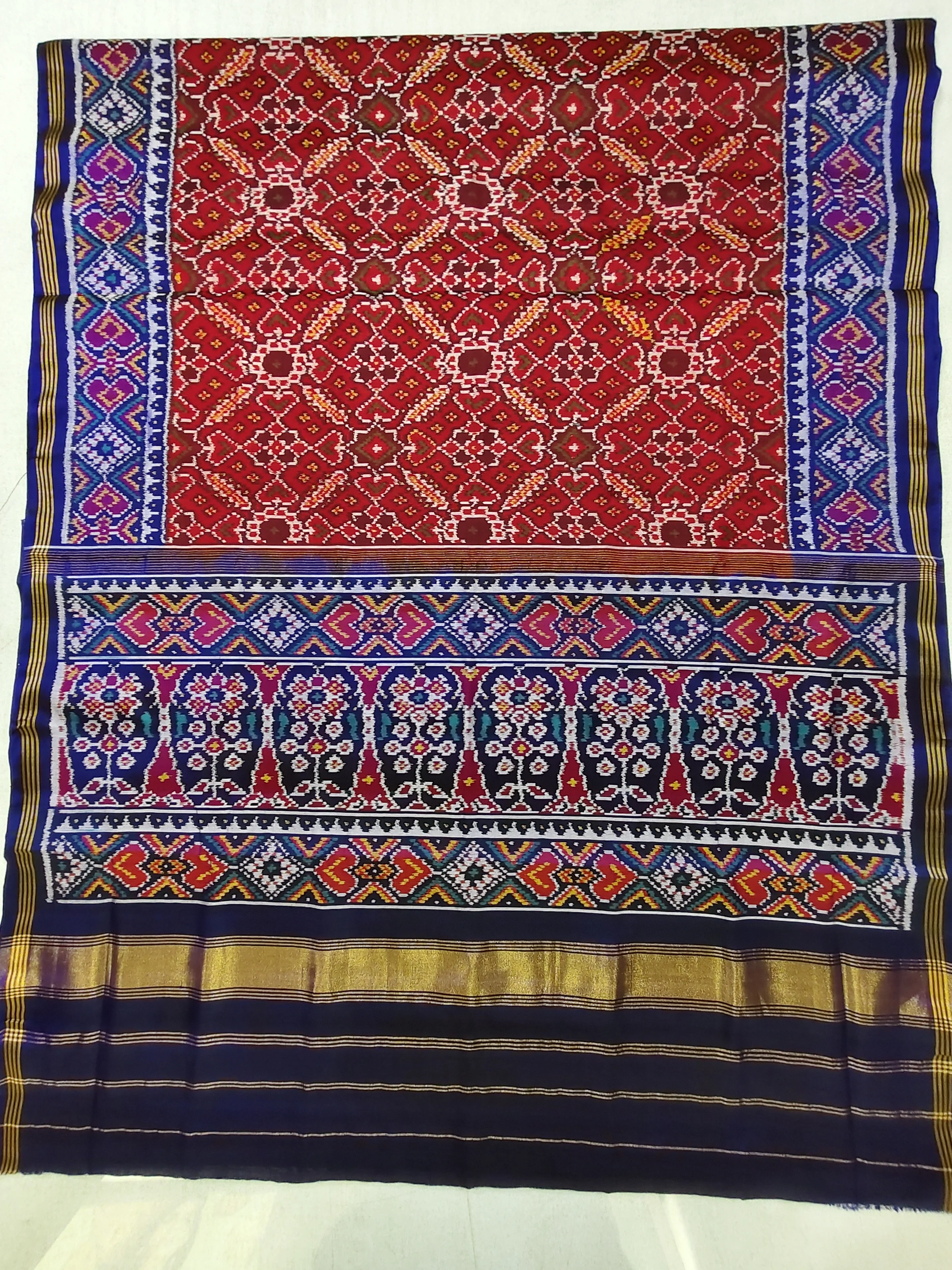 Blue Selari Border Tulsi Pallu Red Maroon Manekchowk Motifs Single Ikat Patola Saree with Blouse Piece (8 Ply Silk)