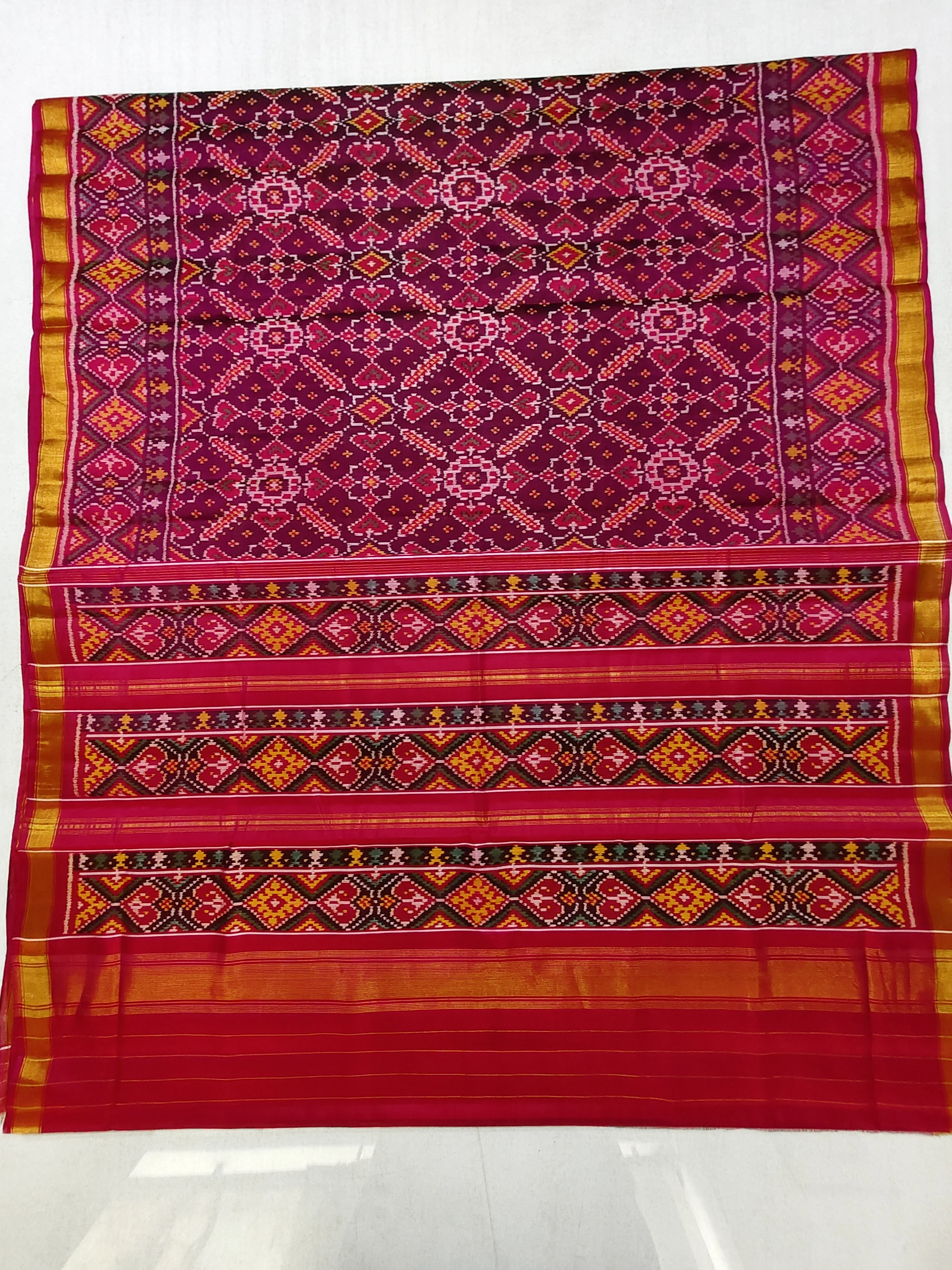 Pink Selari Border Wine Colour Manekchowk Motifs Single Ikat Patola Saree