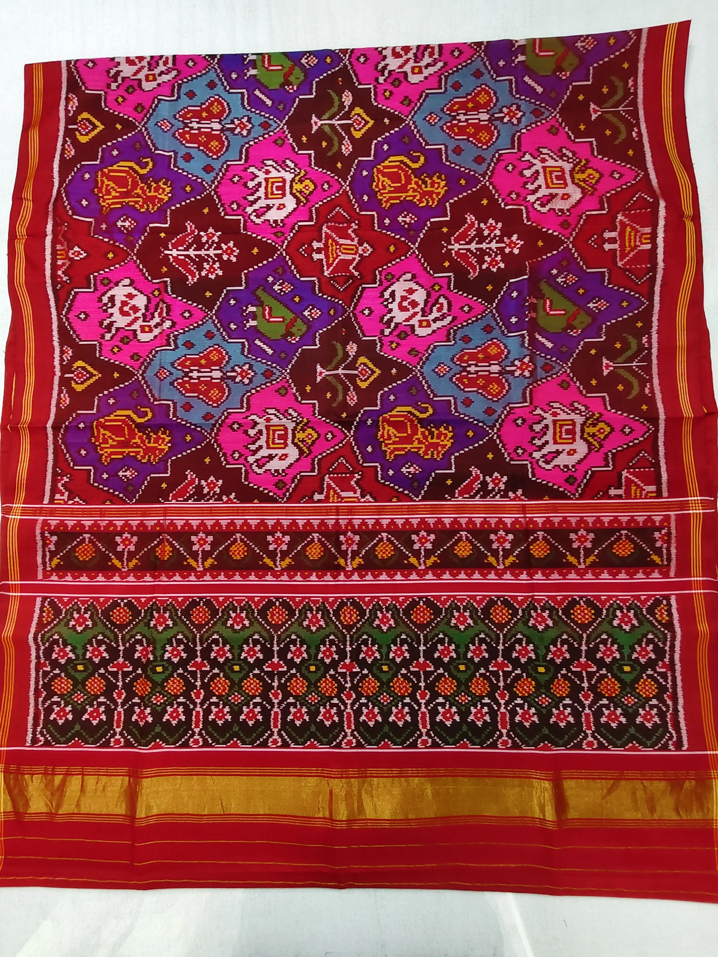 Red Multi Figure Motifs Tulsi Pallu Single Ikat Patola Saree with Blouse Piece (8 Ply Silk)