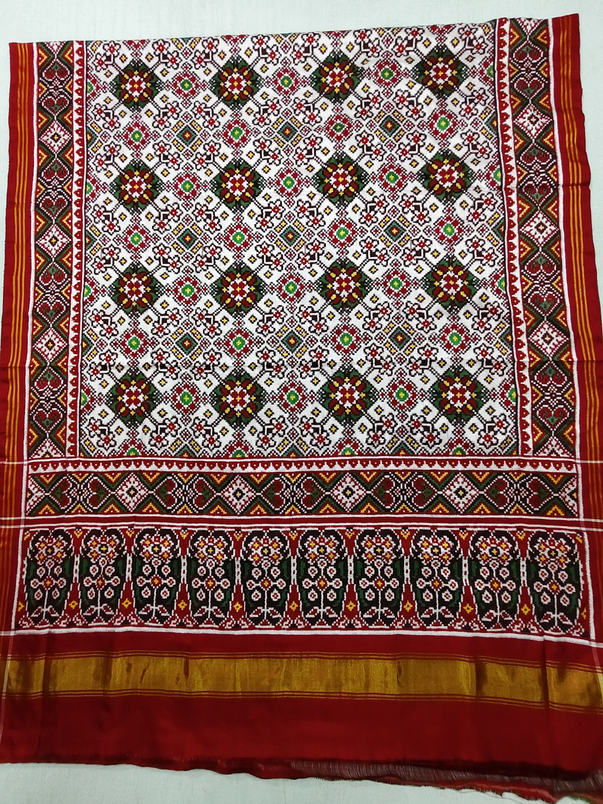 Red Selari Border White Navratan Motifs Double Ikat Patola Saree