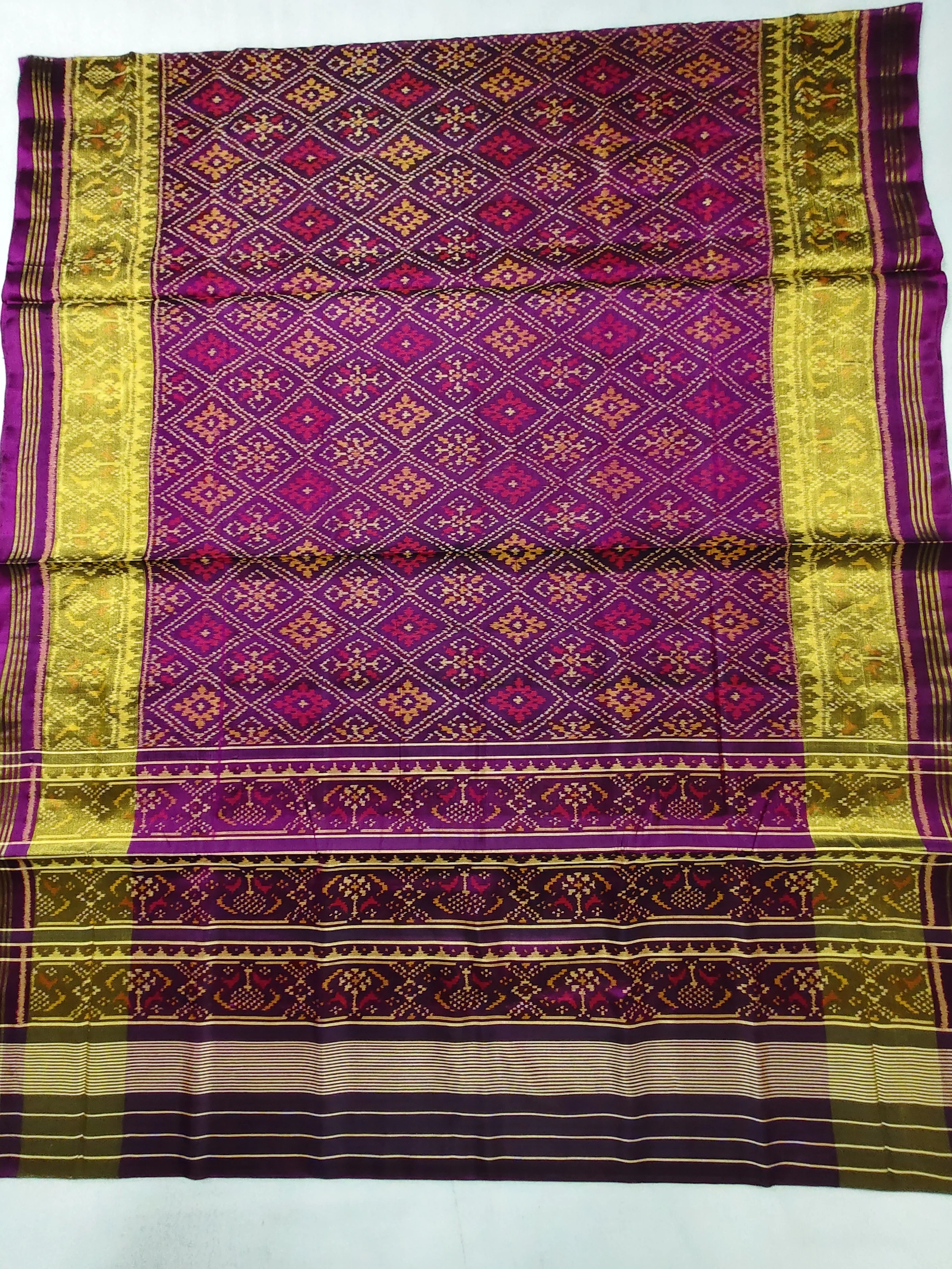 Wine Colour Selari Border Chandabhat Motifs Single Ikat Patola Saree with Blouse Piece (6 Ply Silk)