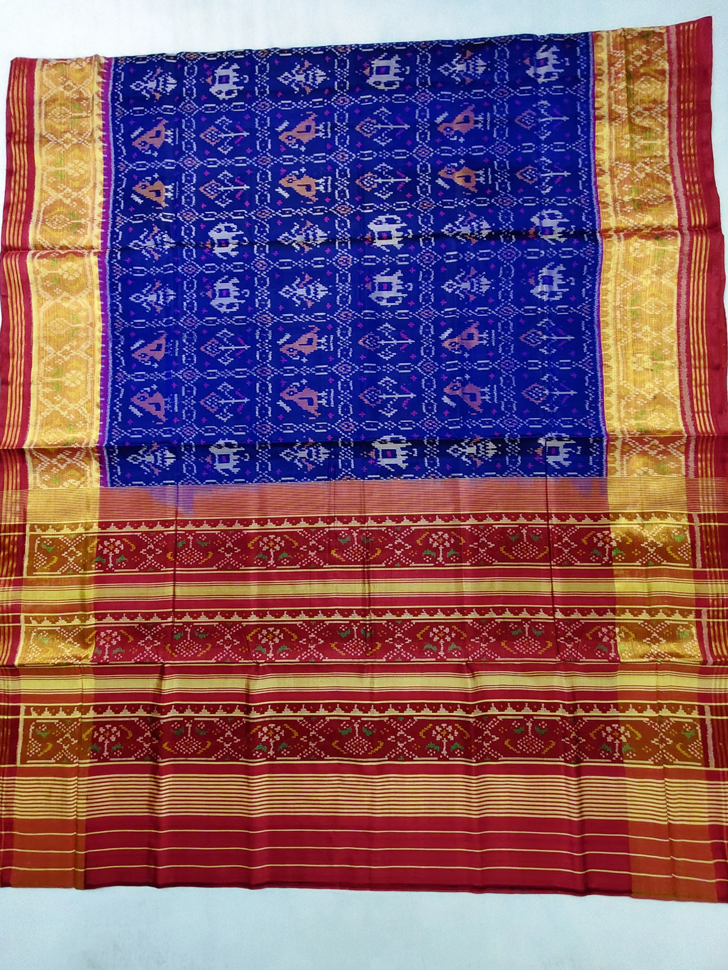 Red Blue Ghughra Border Thambhali Animal Motifs Single Ikat Patola Saree with Blouse Piece (6 Ply Silk)