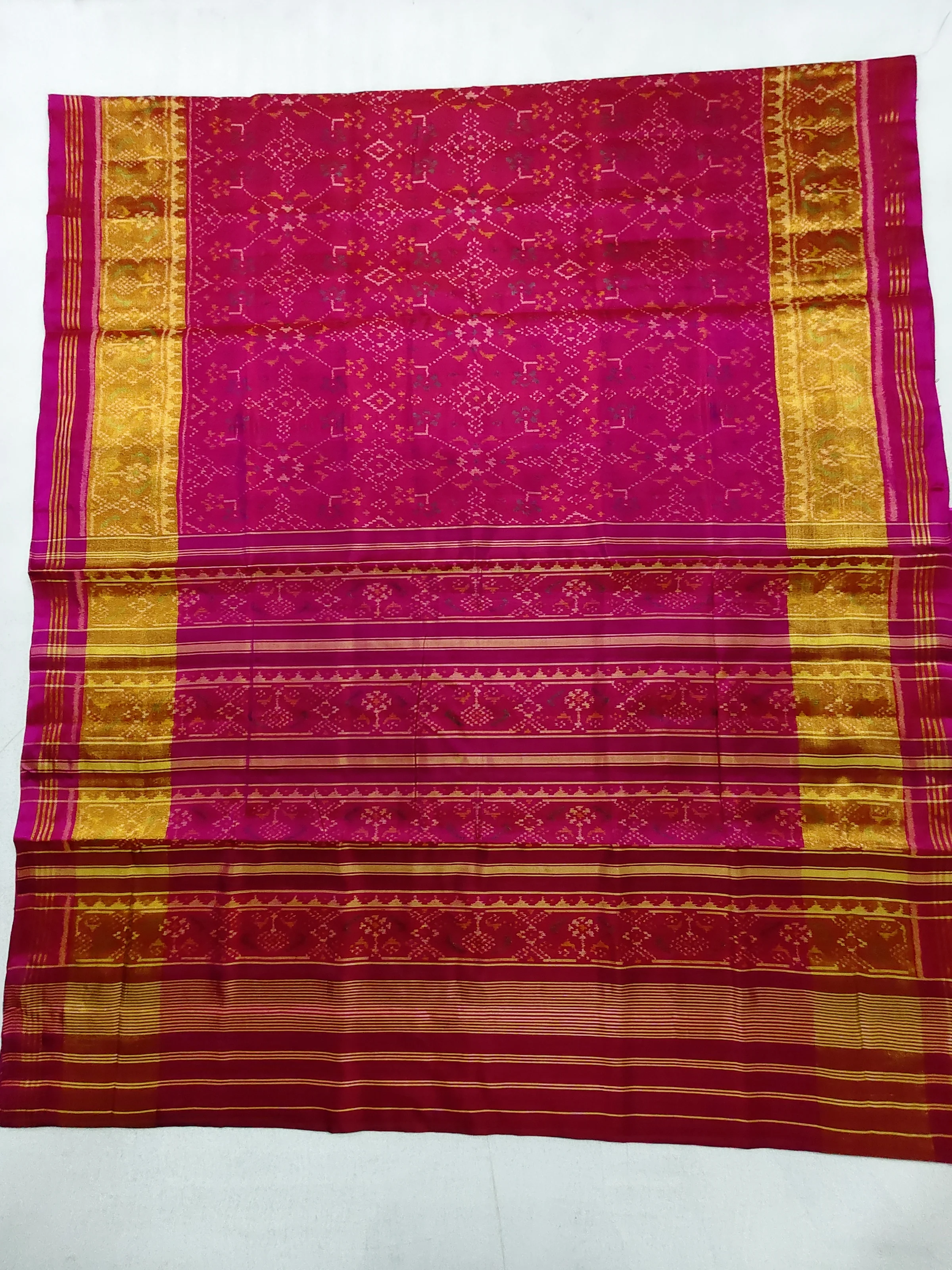 Pink Ghughra Border Navratan Motifs Single Ikat Patola Saree 6 Ply Silk